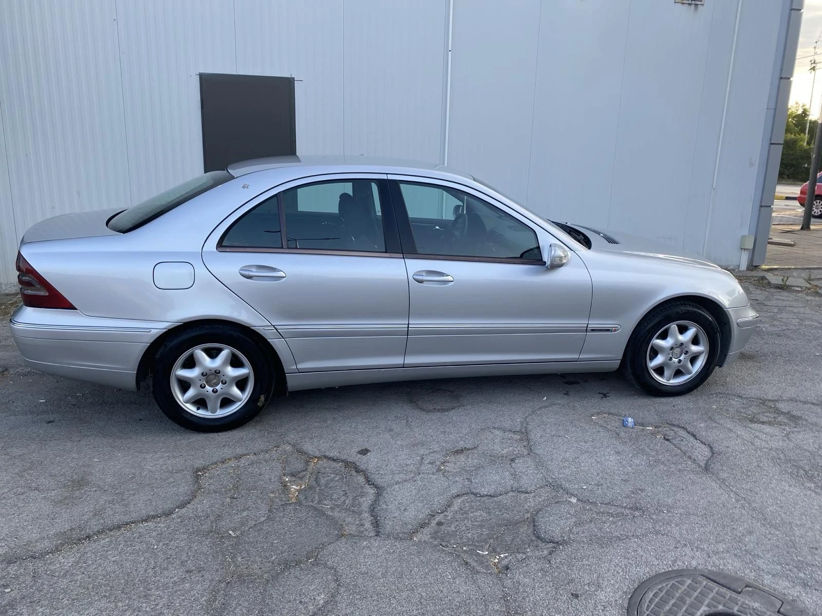 Mercedes-Benz 220, снимка 2 - Автомобили и джипове - 56665782