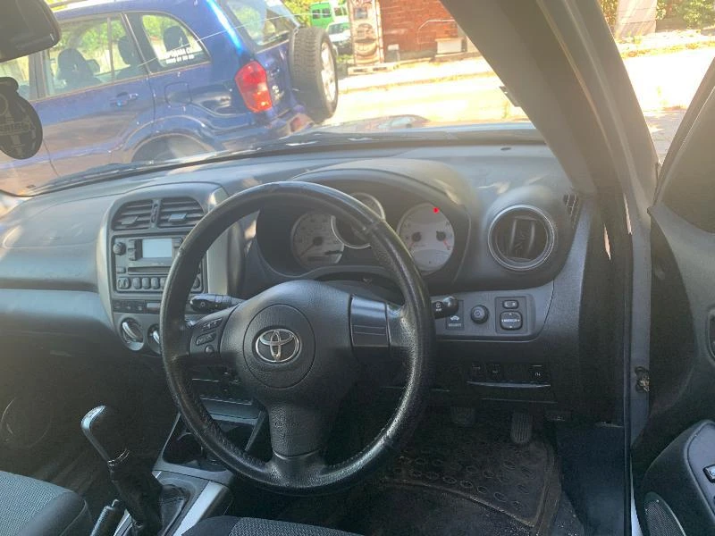 Toyota Rav4 2.0 D4D, снимка 4 - Автомобили и джипове - 47879335