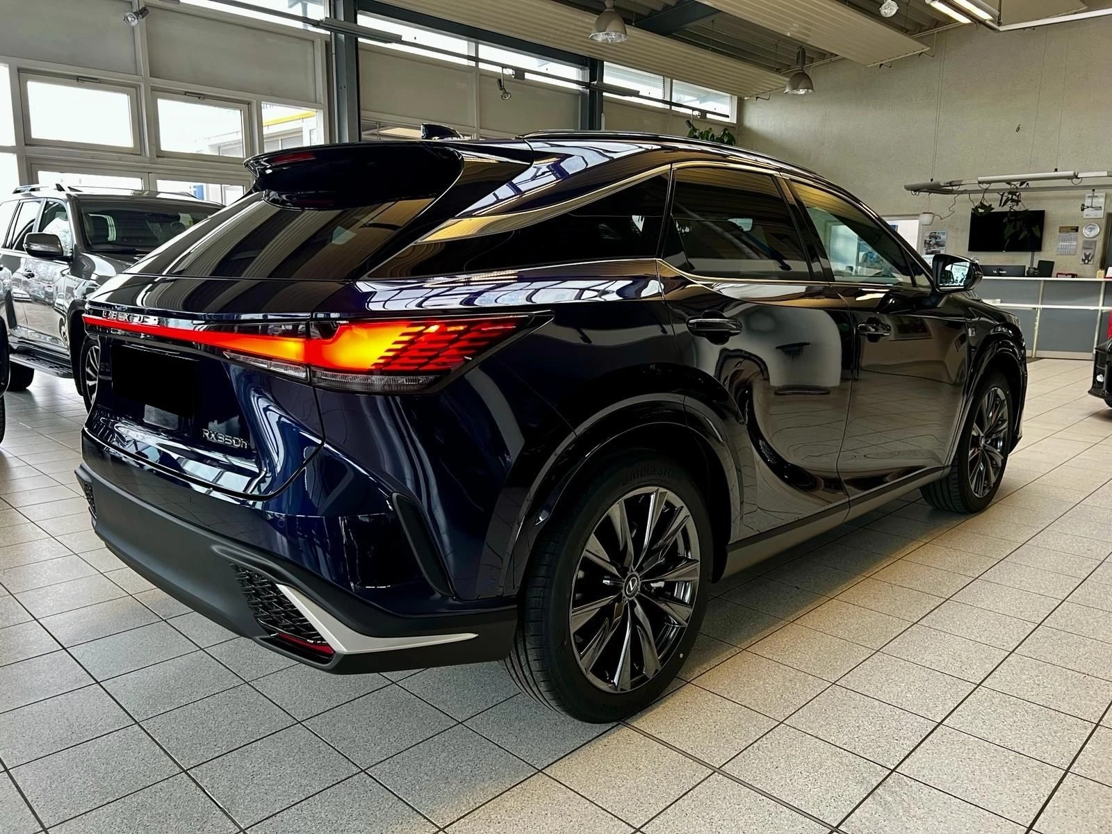 Lexus RX 350h * F-SPORT* 4X4* PANO* 360* MATRIX* NAVI*  - изображение 6