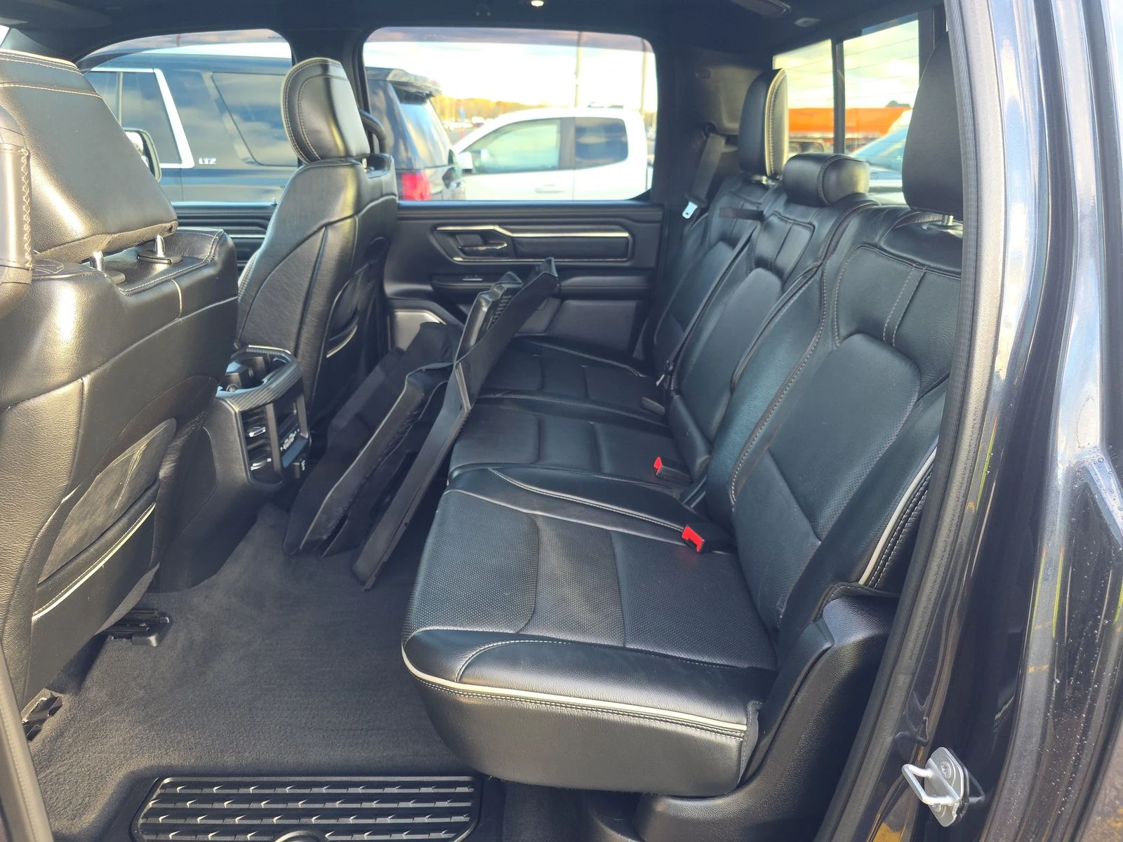 Dodge RAM 1500 * Limited* ДИСТРОНИК* ОБДУХВАНЕ* HARMAN*        - изображение 9