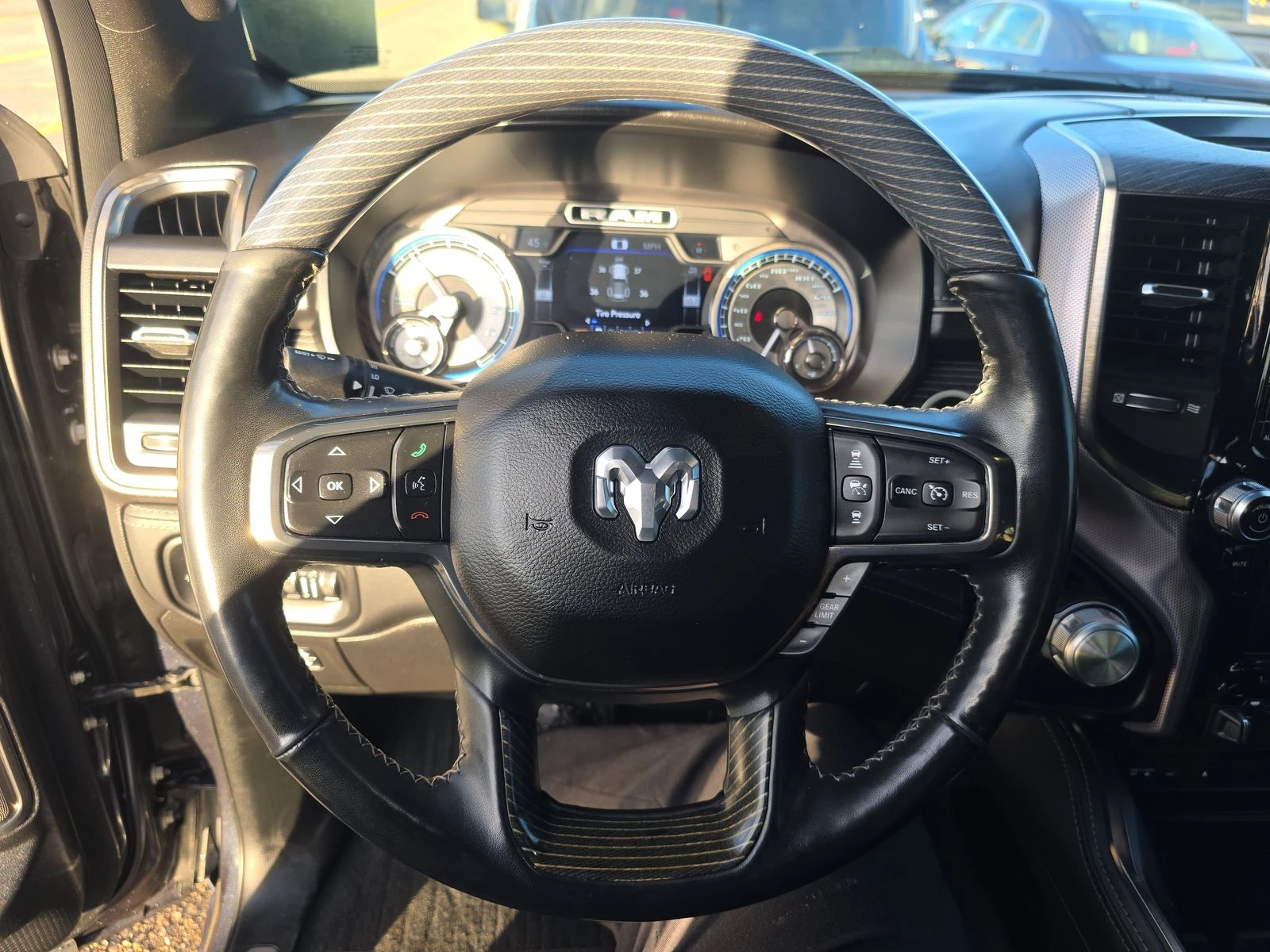 Dodge RAM 1500 * Limited* ДИСТРОНИК* ОБДУХВАНЕ* HARMAN*        - изображение 6