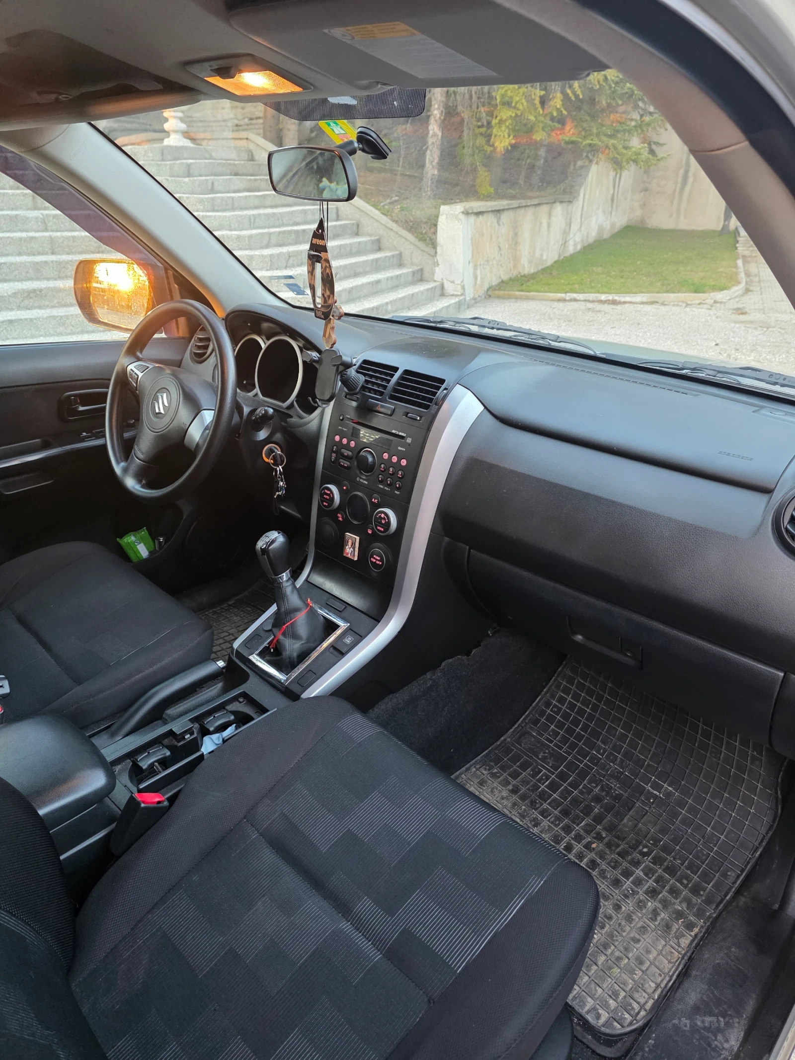 Suzuki Grand vitara 1.6i 4x4 , снимка 9 - Автомобили и джипове - 53829673