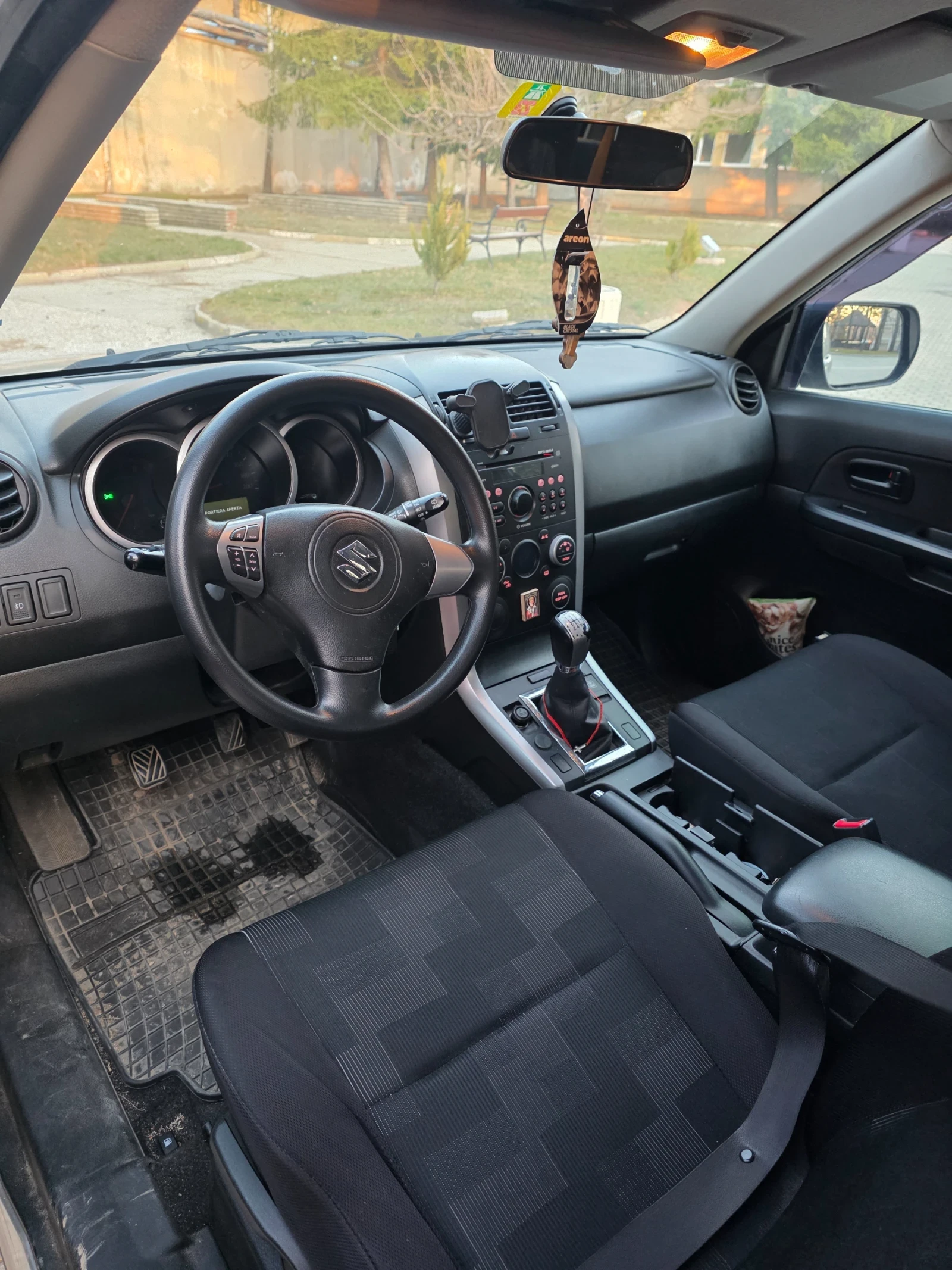 Suzuki Grand vitara 1.6i 4x4 , снимка 8 - Автомобили и джипове - 53829673