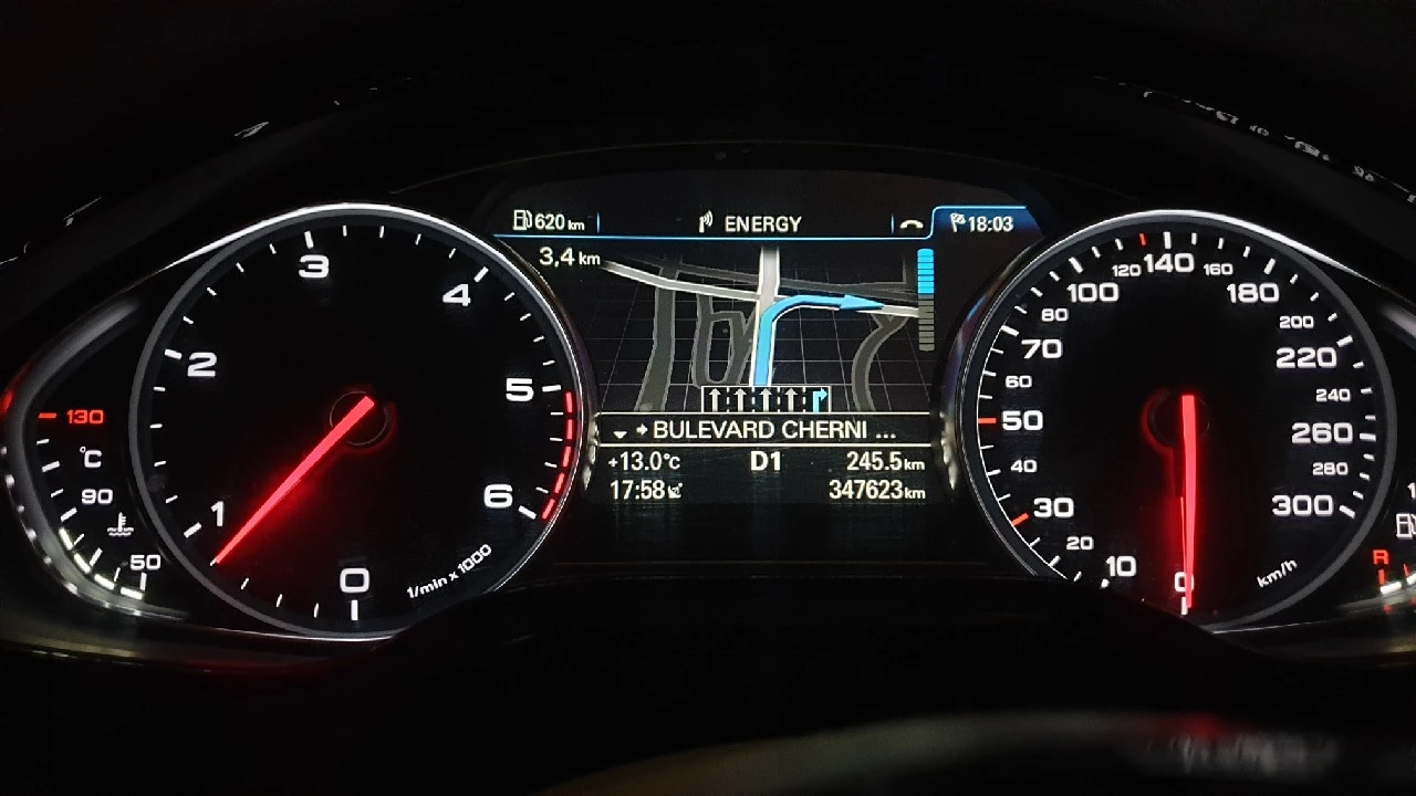 Audi A8, снимка 8 - Автомобили и джипове - 54131751