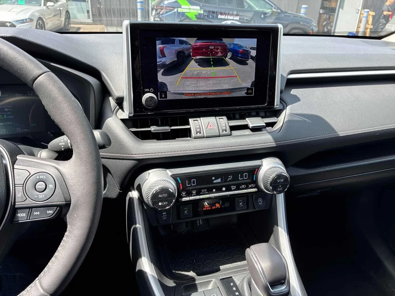 Toyota Rav4 XLE * ПАНОРАМА * CARFAX * АВТО КРЕДИТ, снимка 9 - Автомобили и джипове - 54942360