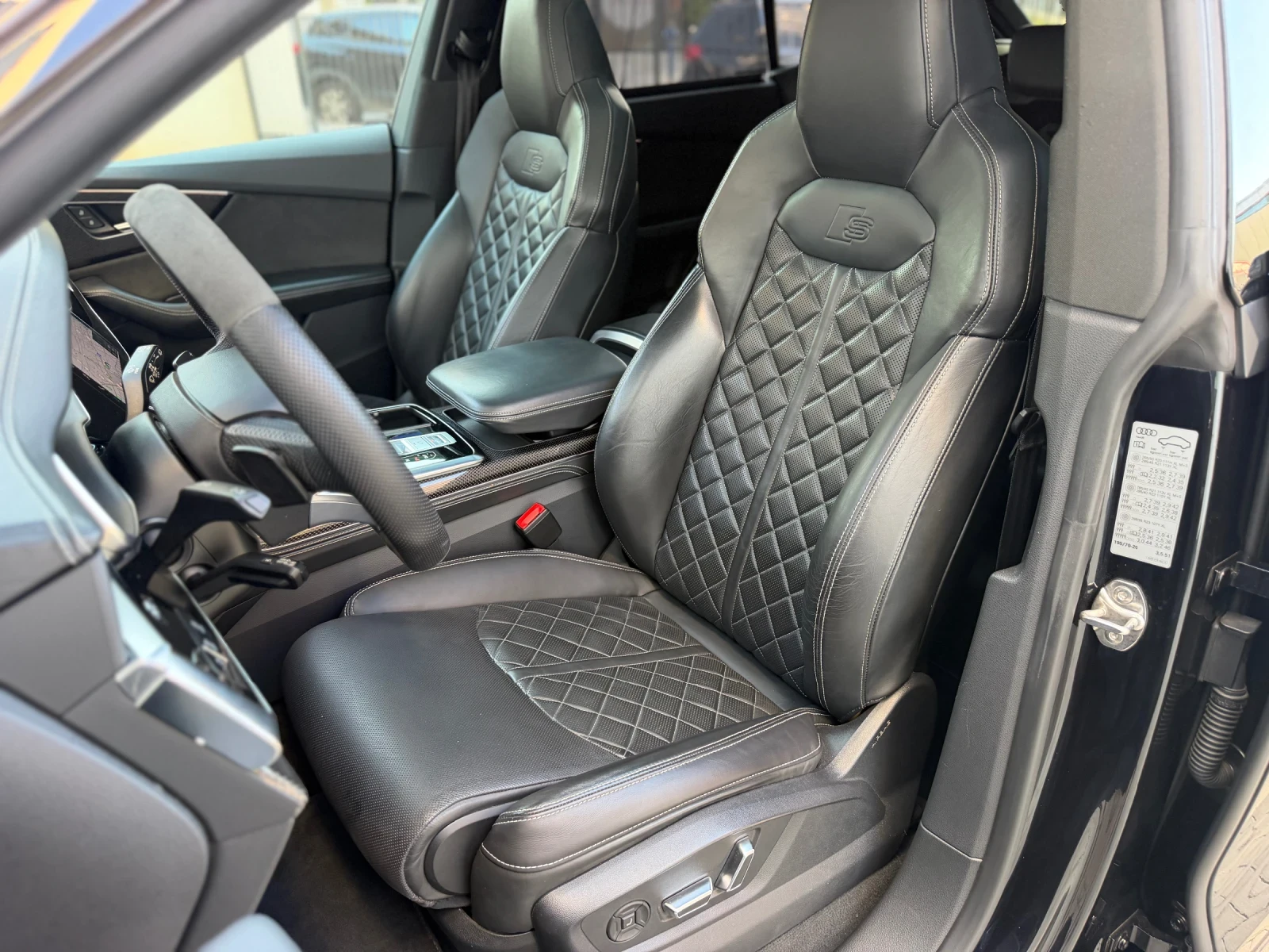 Audi SQ8 4.0 V8T* BANG 3D* 360* PANO* MATRIX* DISTRONIC* , снимка 12 - Автомобили и джипове - 55532308