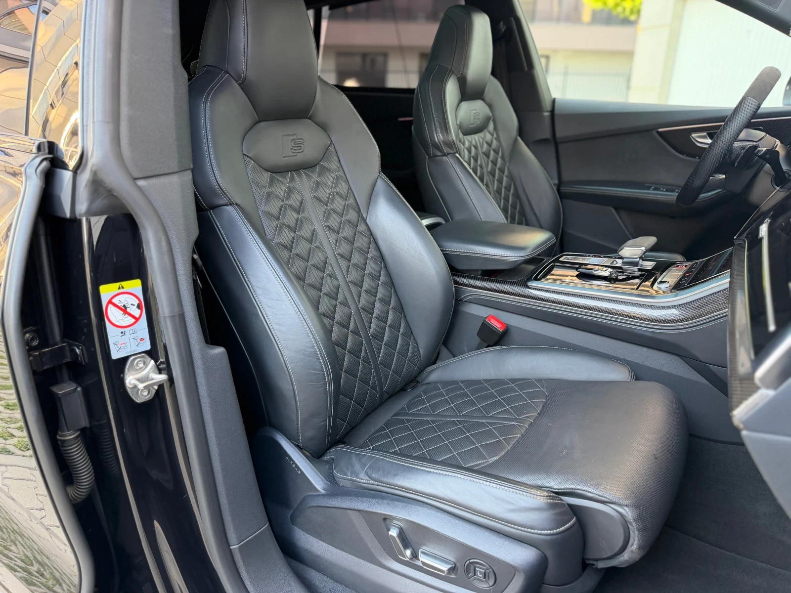 Audi SQ8 4.0 V8T* BANG 3D* 360* PANO* MATRIX* DISTRONIC* , снимка 13 - Автомобили и джипове - 55532308