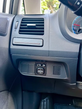 Toyota Auris Hybrid, снимка 11
