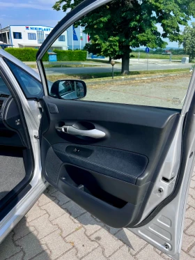 Toyota Auris Hybrid, снимка 15