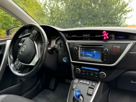 Toyota Auris 1.8 Hybrid 122х.км 2-кюча.Сервизна История.Нави, снимка 9