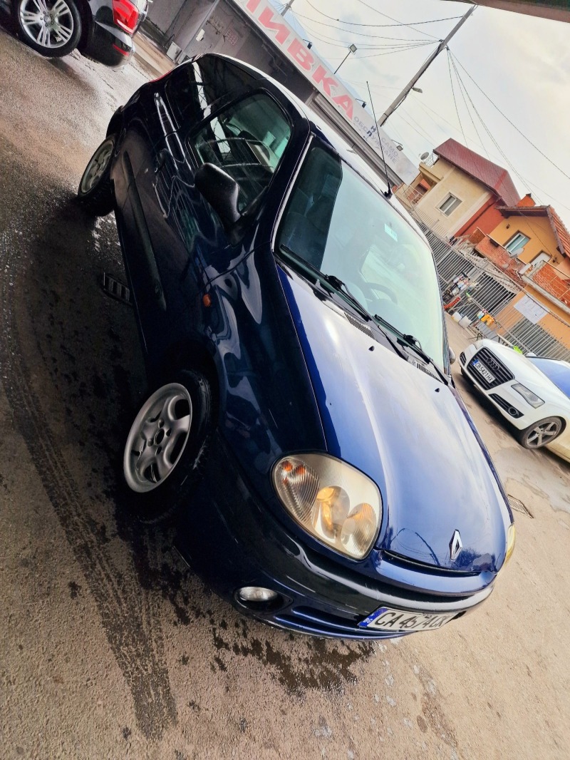 Renault Clio, снимка 1 - Автомобили и джипове - 45729240