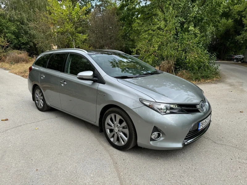 Toyota Auris 1.8 Hybrid 122х.км 2-кюча.Сервизна История.Нави, снимка 5 - Автомобили и джипове - 46960034