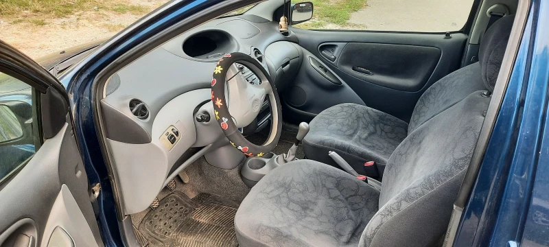 Toyota Yaris 1.0i, снимка 7 - Автомобили и джипове - 47565729