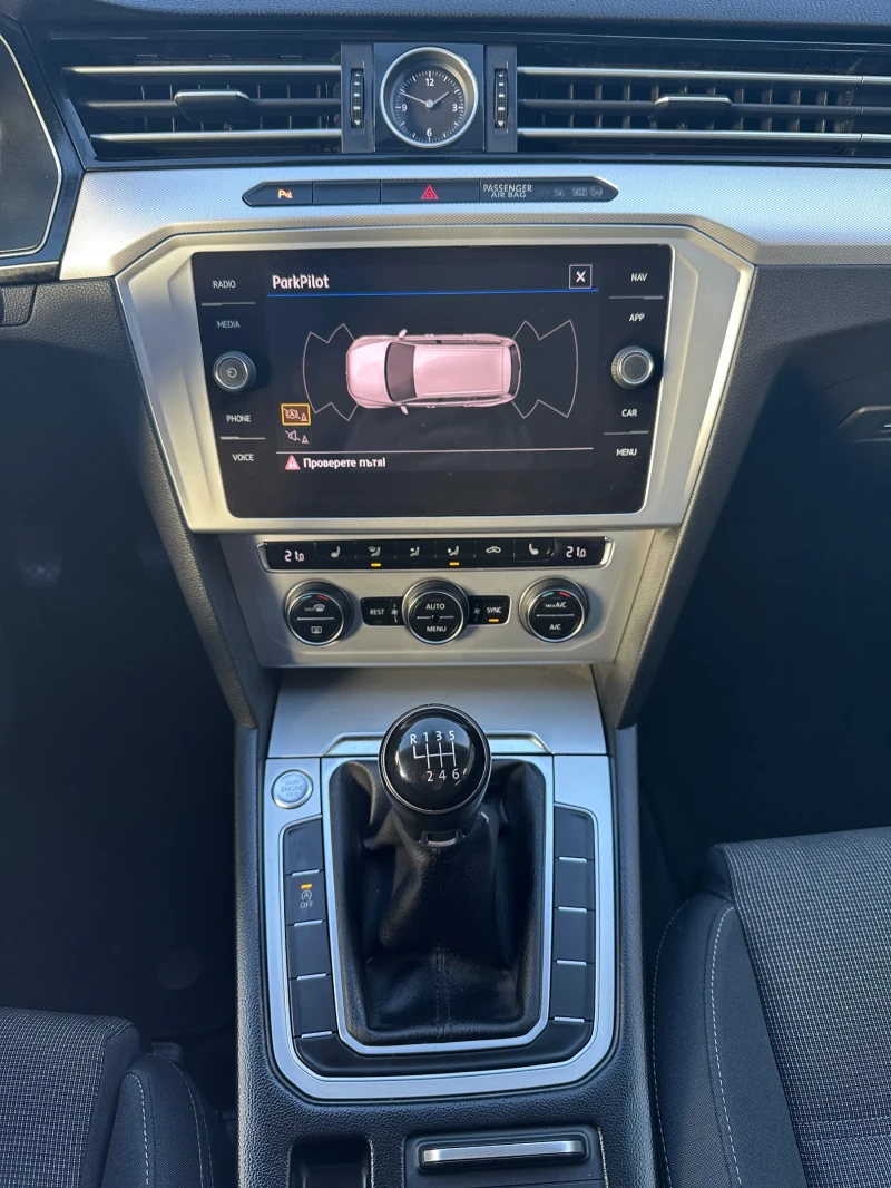 VW Passat 2.0TDI, снимка 12 - Автомобили и джипове - 52849449