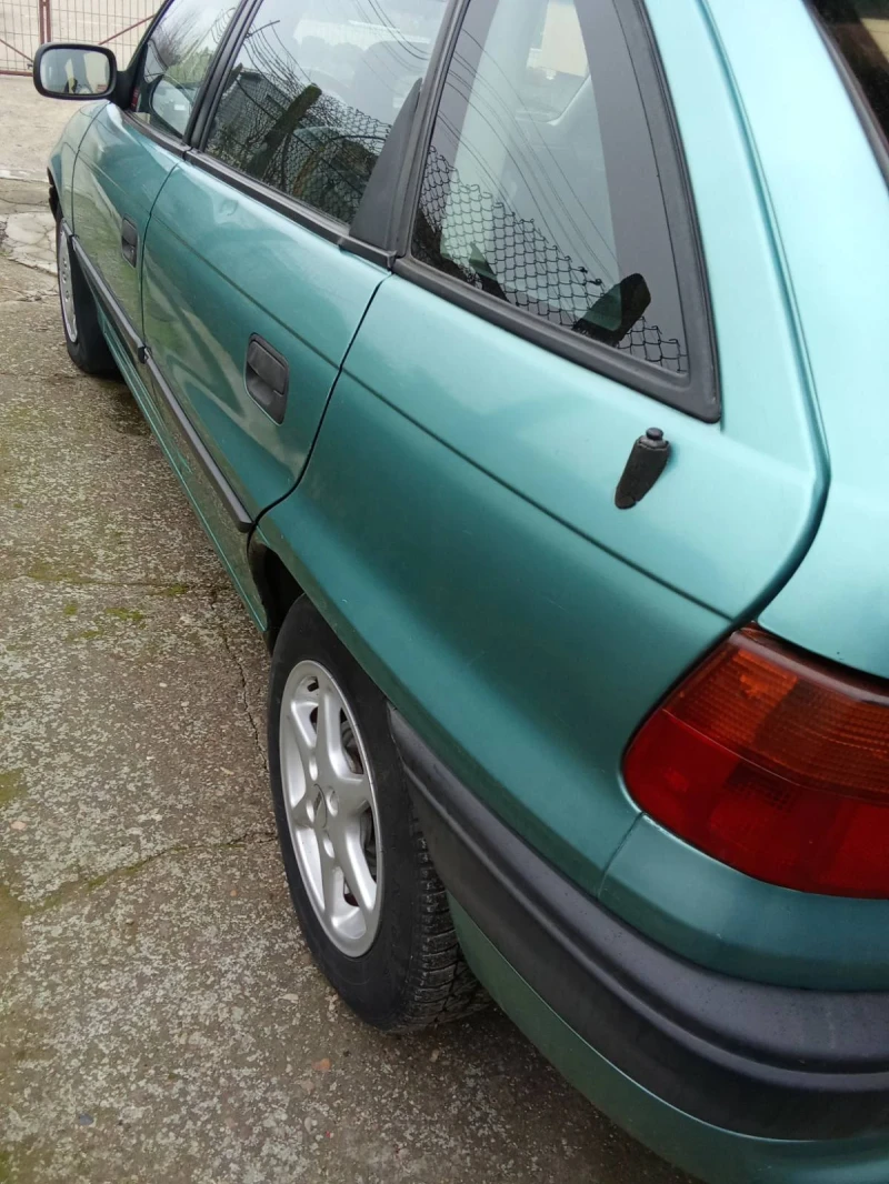 Opel Astra 1.6, снимка 3 - Автомобили и джипове - 52891388