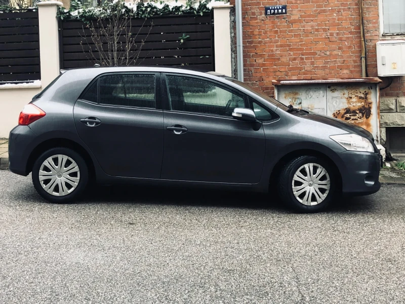 Toyota Auris 1.33 VVT, снимка 3 - Автомобили и джипове - 53430669