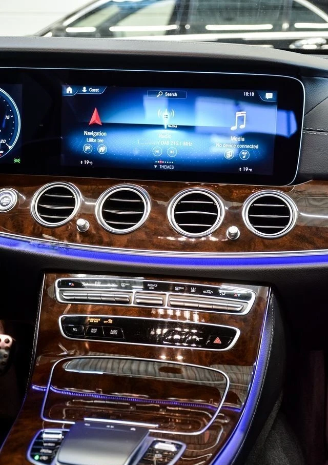 Mercedes-Benz E 220 d 4Matic AMG Line - изображение 9