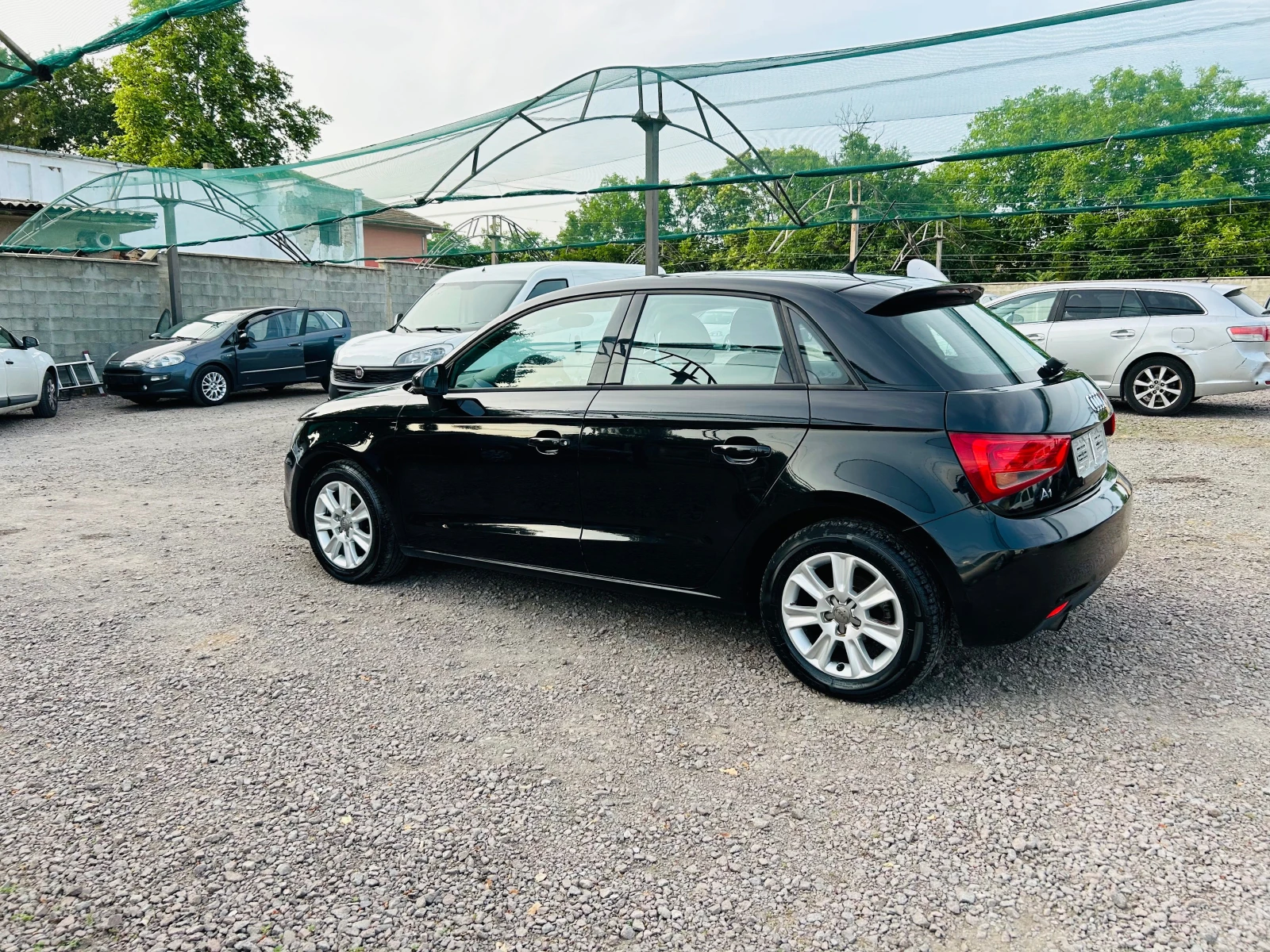 Audi A1 1.6tdi 90k.s - изображение 4