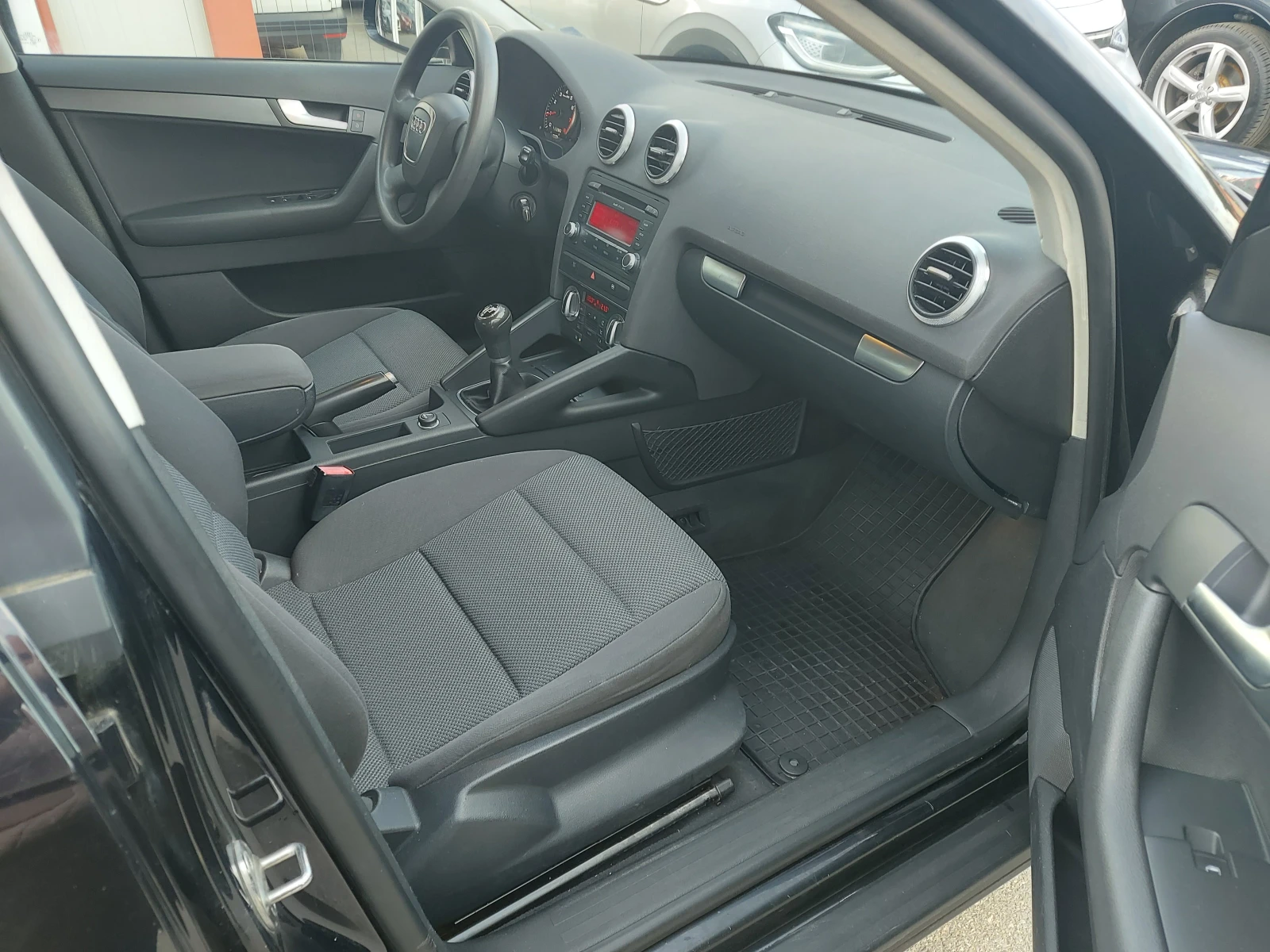 Audi A3 1.6 i* 102 к.с.* SPORTBACK* 108 200 км! FACELIFT - изображение 9