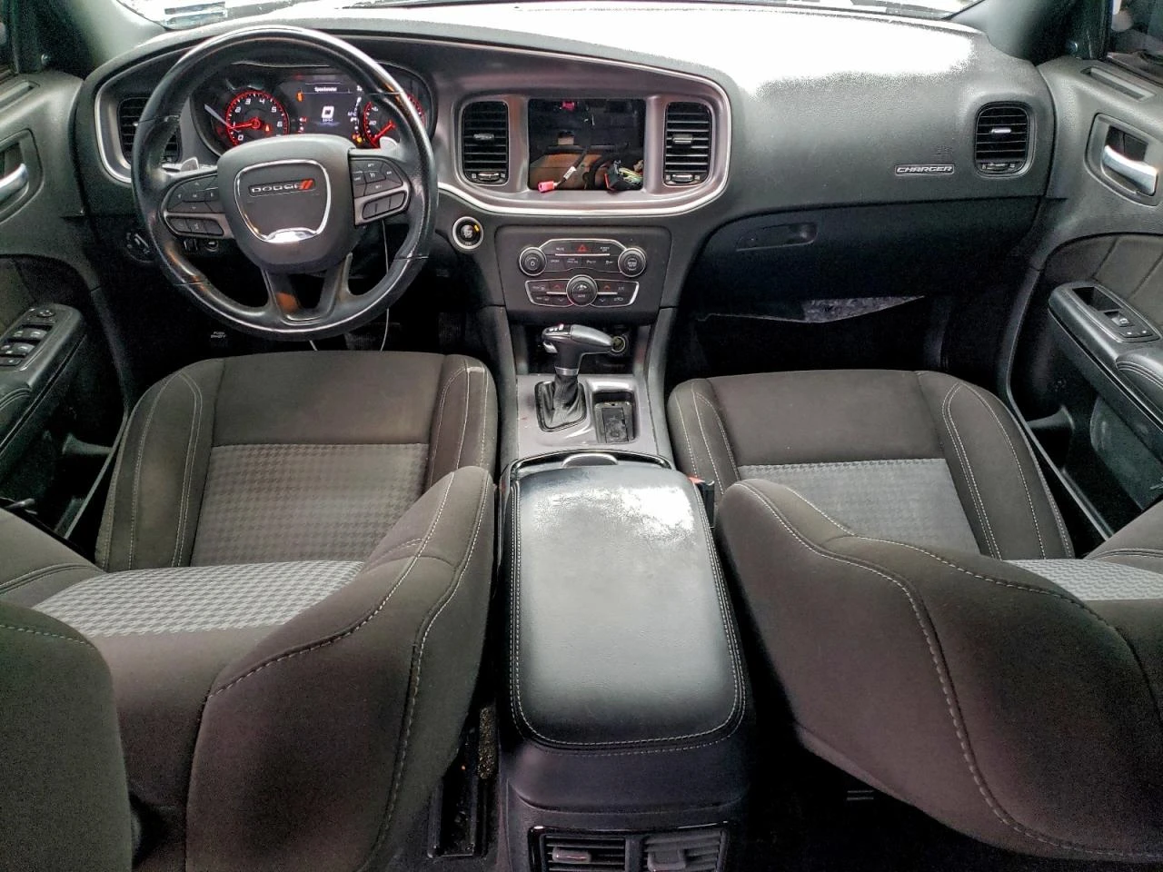 Dodge Charger SXT - изображение 8