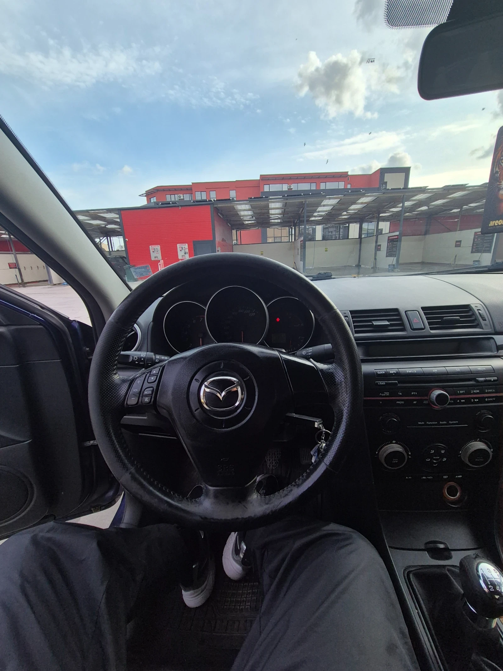 Mazda 3 1.5 бензин, снимка 6 - Автомобили и джипове - 53905394