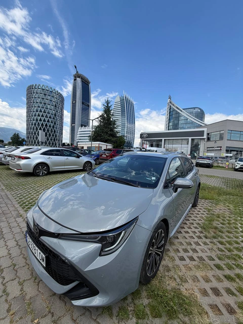 Toyota Corolla 1.8 Hybrid, снимка 2 - Автомобили и джипове - 55046629