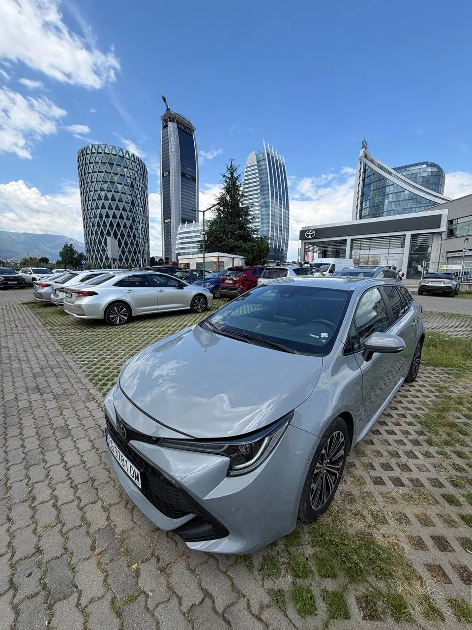 Toyota Corolla 1.8 Hybrid, снимка 4 - Автомобили и джипове - 55046629