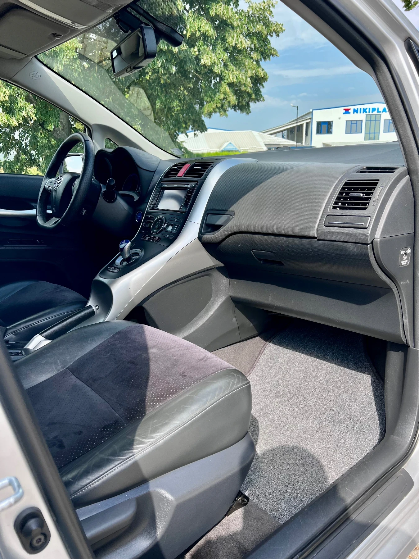 Toyota Auris Hybrid, снимка 16 - Автомобили и джипове - 55337547