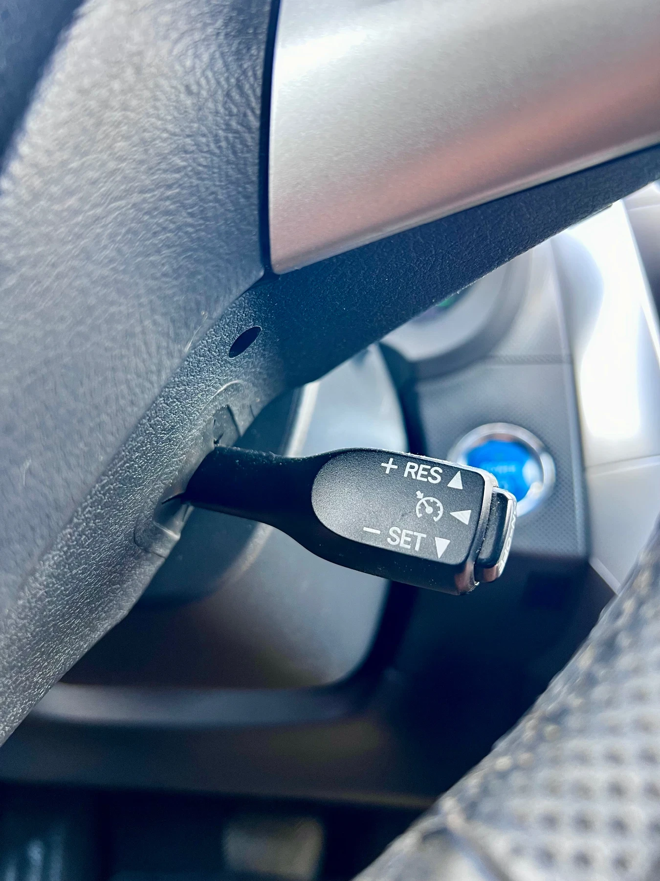 Toyota Auris Hybrid, снимка 17 - Автомобили и джипове - 55337547