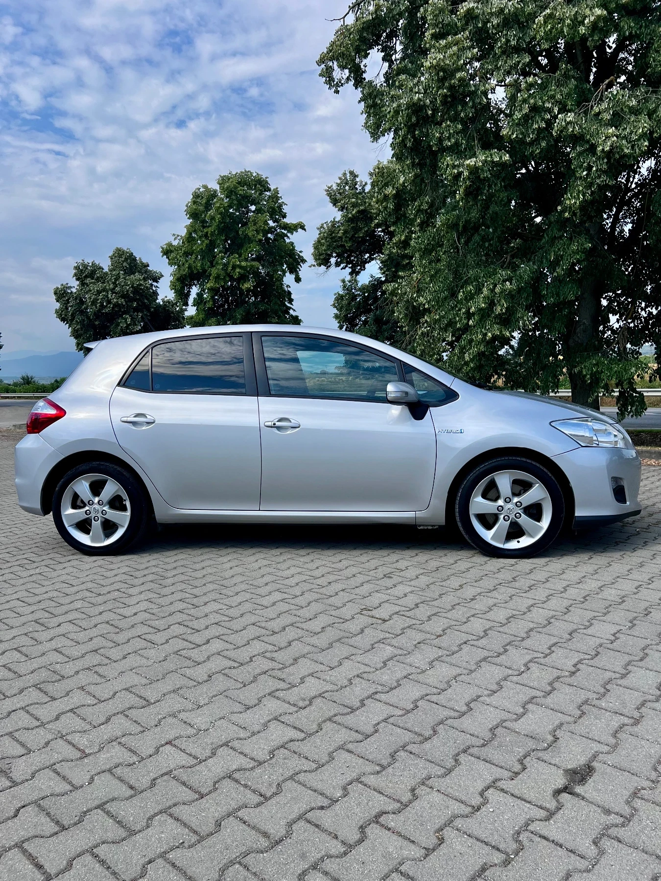 Toyota Auris Hybrid, снимка 2 - Автомобили и джипове - 55337547