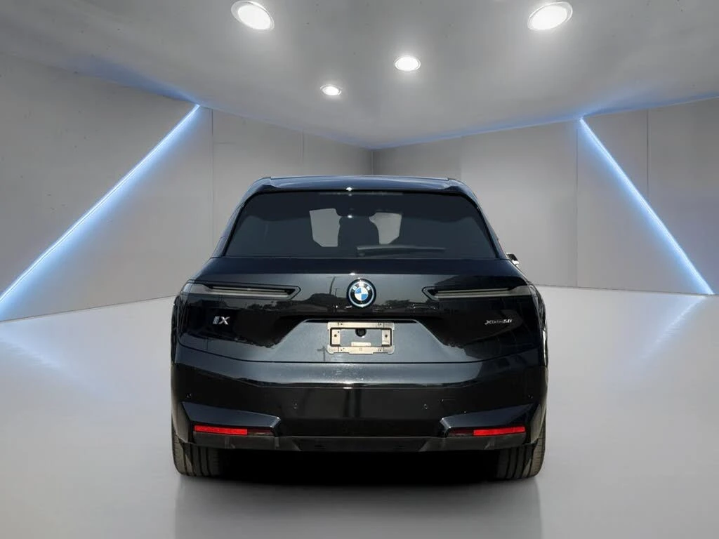 BMW iX XDRIVE50 M PKG| SKYLOUNGE| HARMAN| SOFT CLOSE| HU, снимка 4 - Автомобили и джипове - 55902966