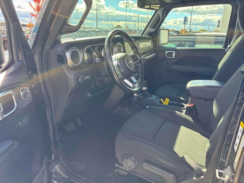 Jeep Wrangler CARFAX* АВТОФИНАНСИРАНЕ* БЕЗ ПЪРВОНАЧАЛНА ВНОСКА* , снимка 5 - Автомобили и джипове - 52811798