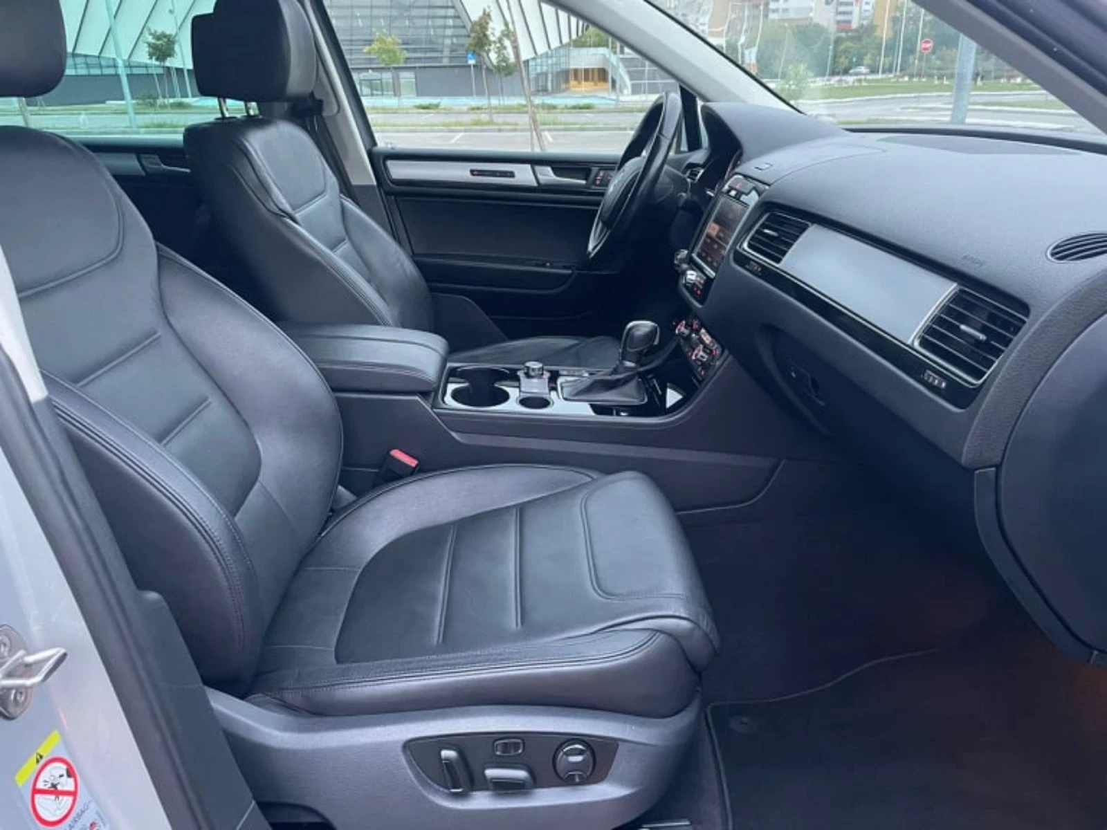 VW Touareg, снимка 8 - Автомобили и джипове - 54151809