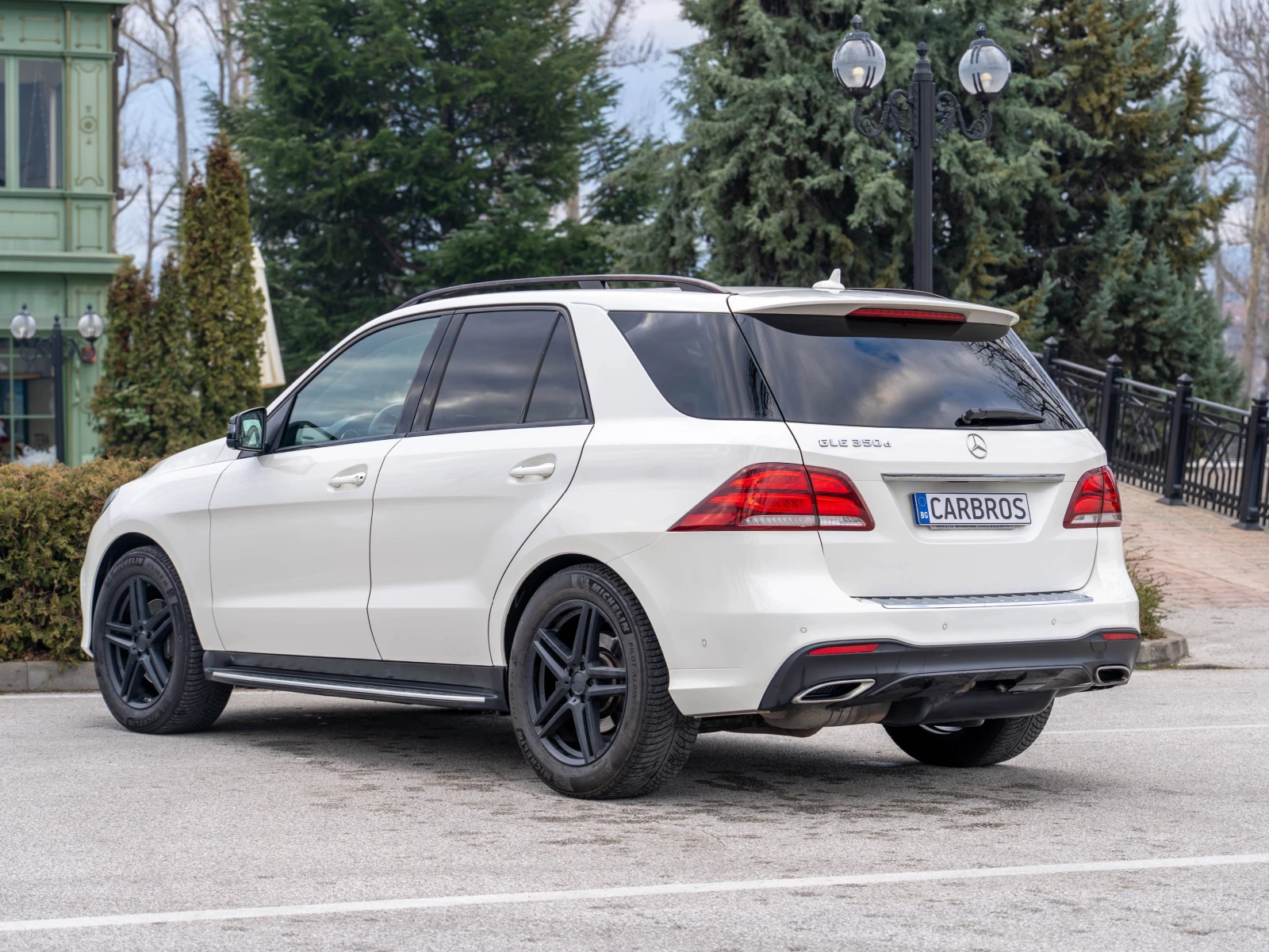Mercedes-Benz GLE 350 AMG Line 4Matic Distronic Panorama 9G Камера 360, снимка 5 - Автомобили и джипове - 54235283