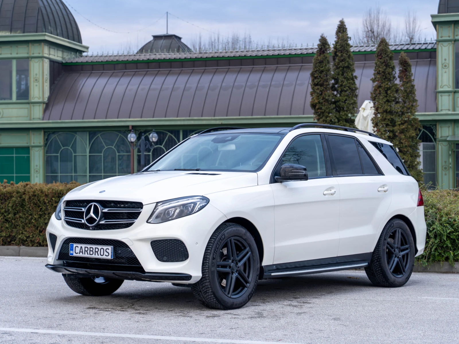 Mercedes-Benz GLE 350 AMG Line 4Matic Distronic Panorama 9G Камера 360, снимка 3 - Автомобили и джипове - 54235283