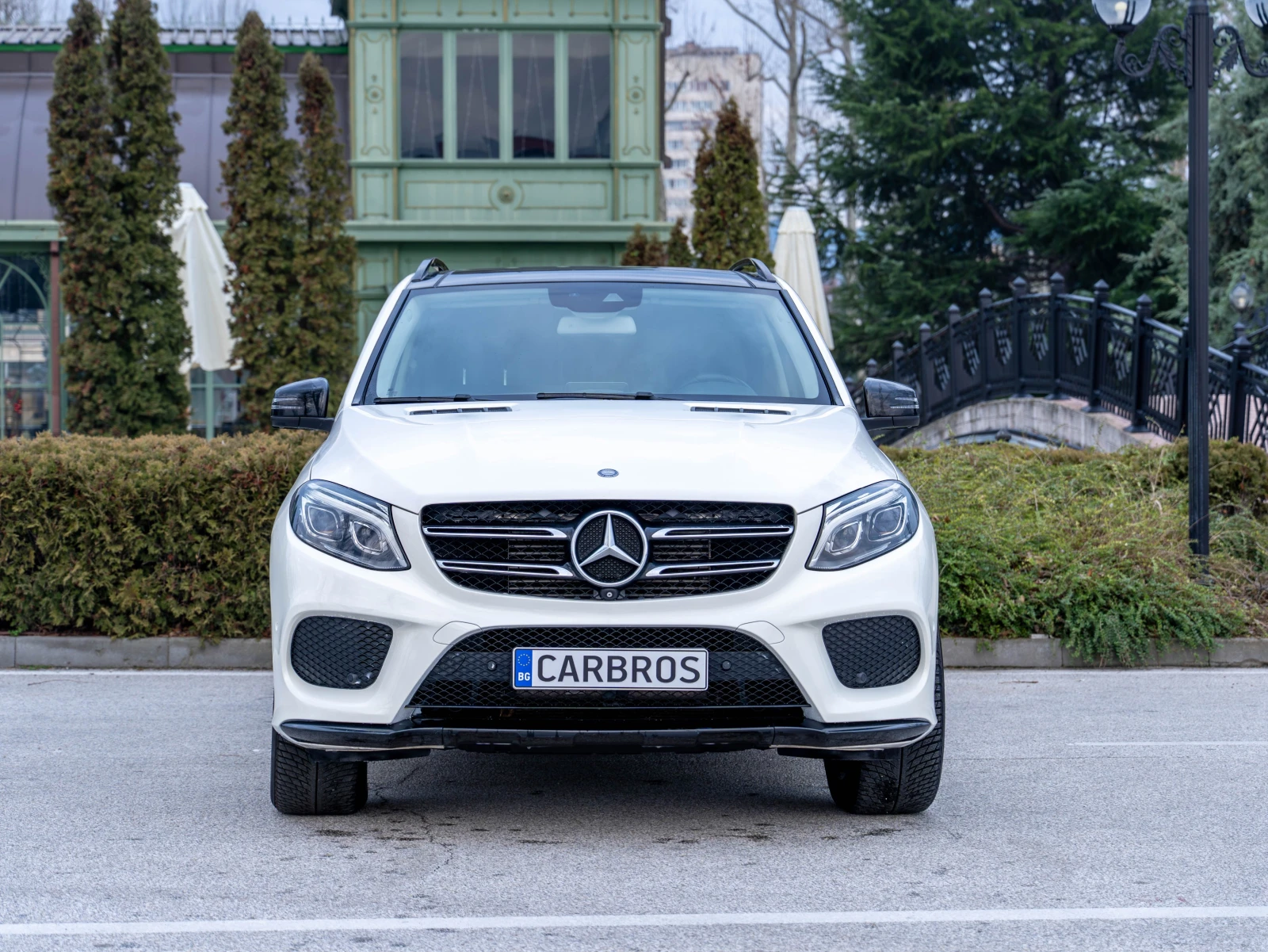 Mercedes-Benz GLE 350 AMG Line 4Matic Distronic Panorama 9G Камера 360, снимка 2 - Автомобили и джипове - 54235283