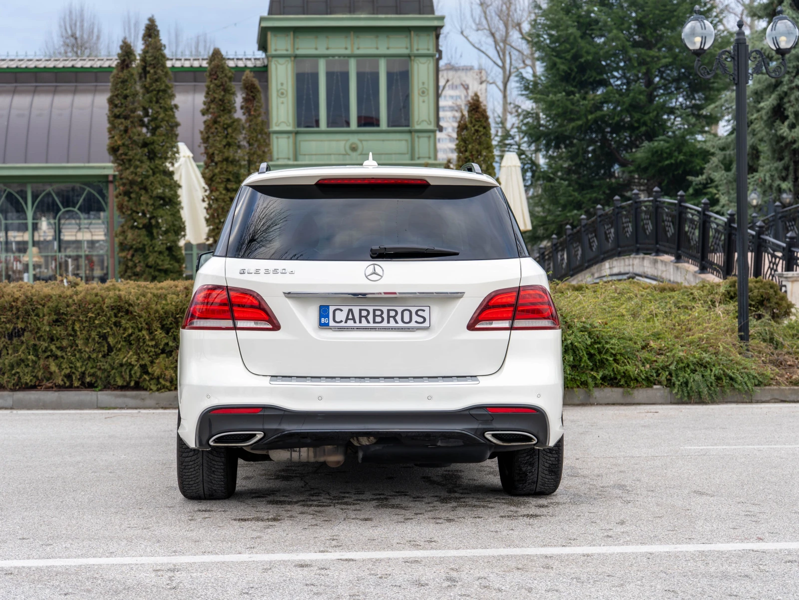 Mercedes-Benz GLE 350 AMG Line 4Matic Distronic Panorama 9G Камера 360, снимка 6 - Автомобили и джипове - 54235283
