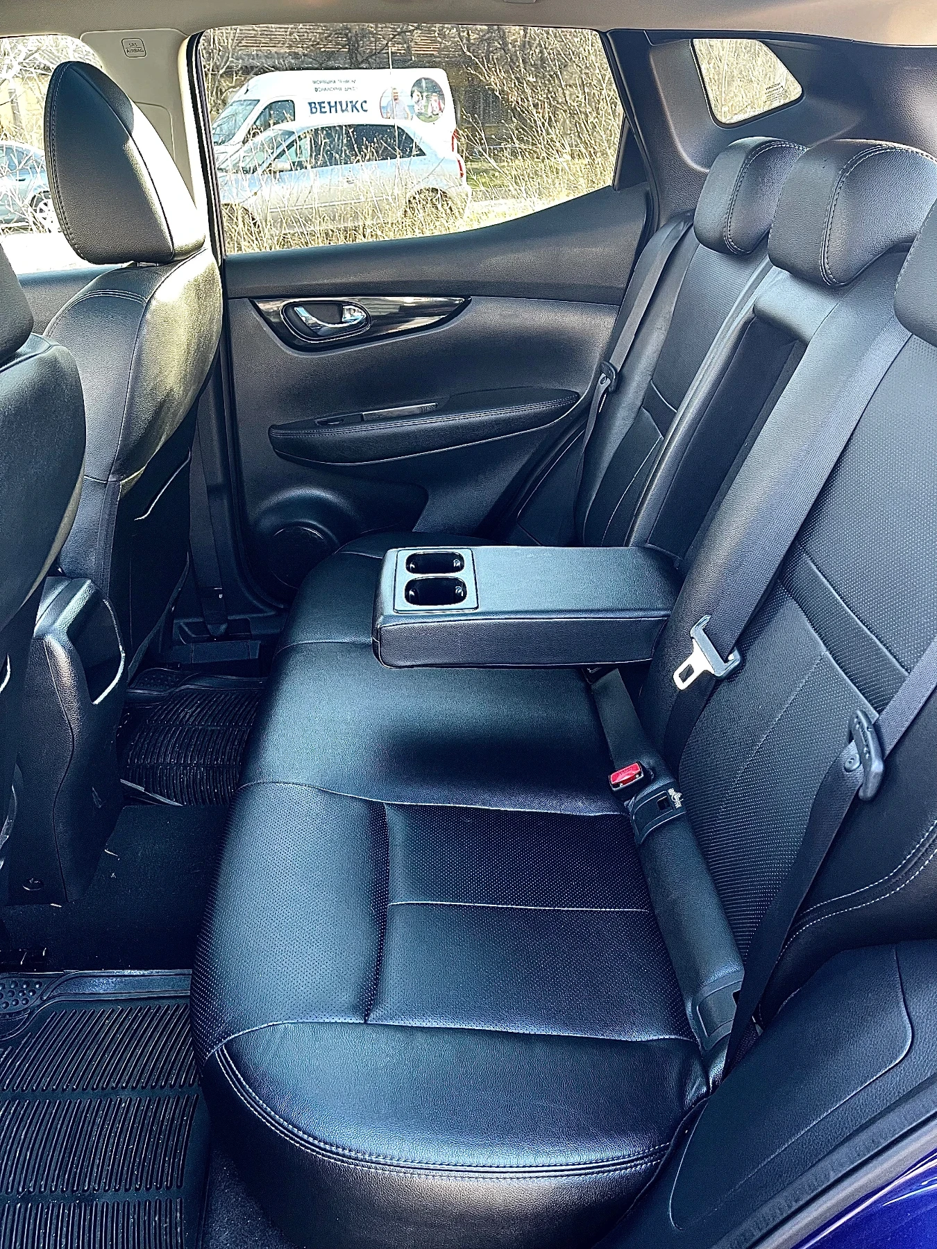 Nissan Qashqai 1.2 Tekna Панорама, кожа, start-stop , снимка 8 - Автомобили и джипове - 54323353