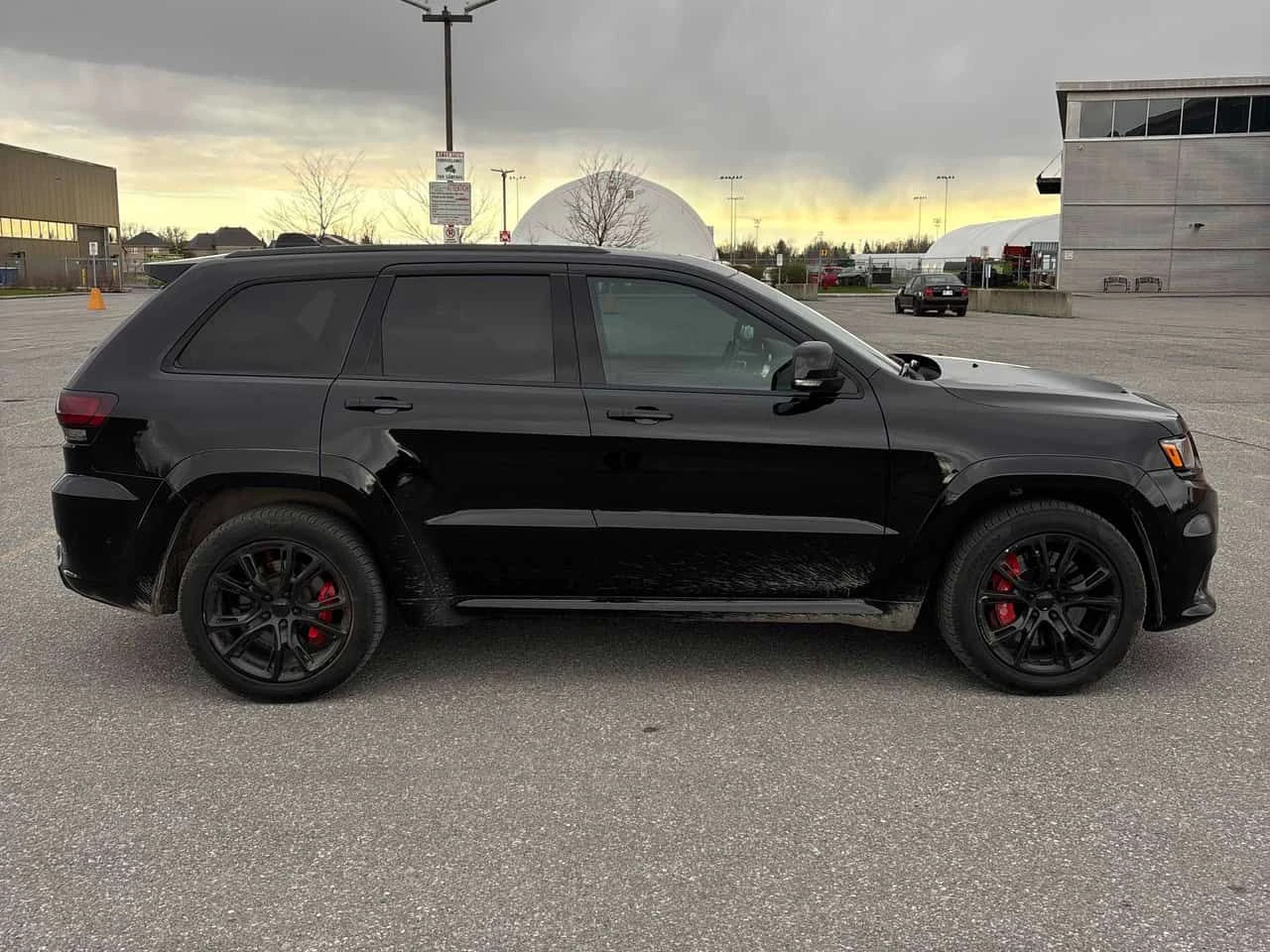 Jeep Grand cherokee SRT| DISTRONIC| HARMAN/KARDON| АЛКАНТАРА| ПАНОРАМА, снимка 4 - Автомобили и джипове - 54393907