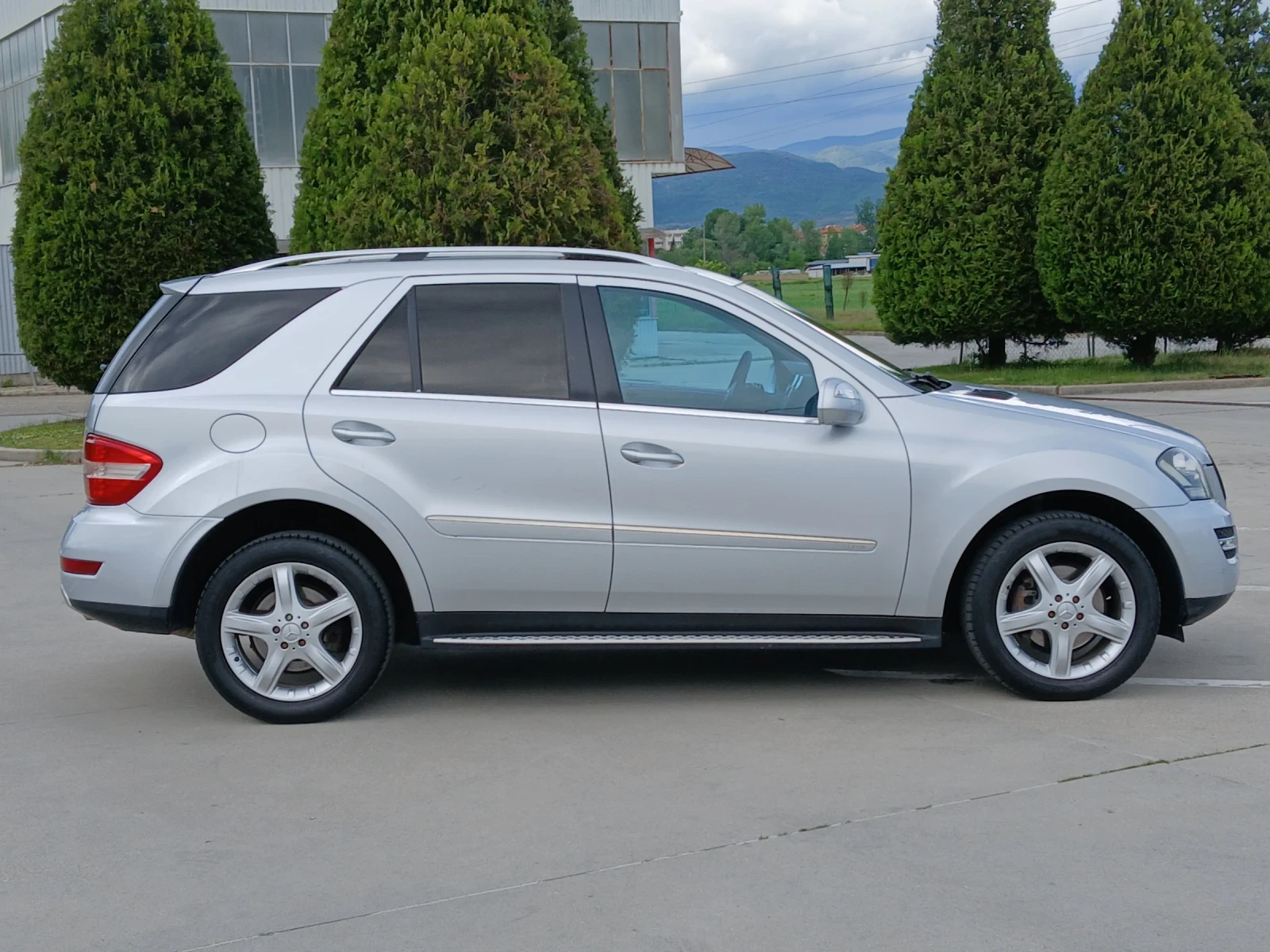 Mercedes-Benz ML 320 CDI 4-MATIC/ФЕЙСЛИФТ/СПОРТ/ШИБИДАХ/ЛИЗИНГ!!!, снимка 4 - Автомобили и джипове - 54511793