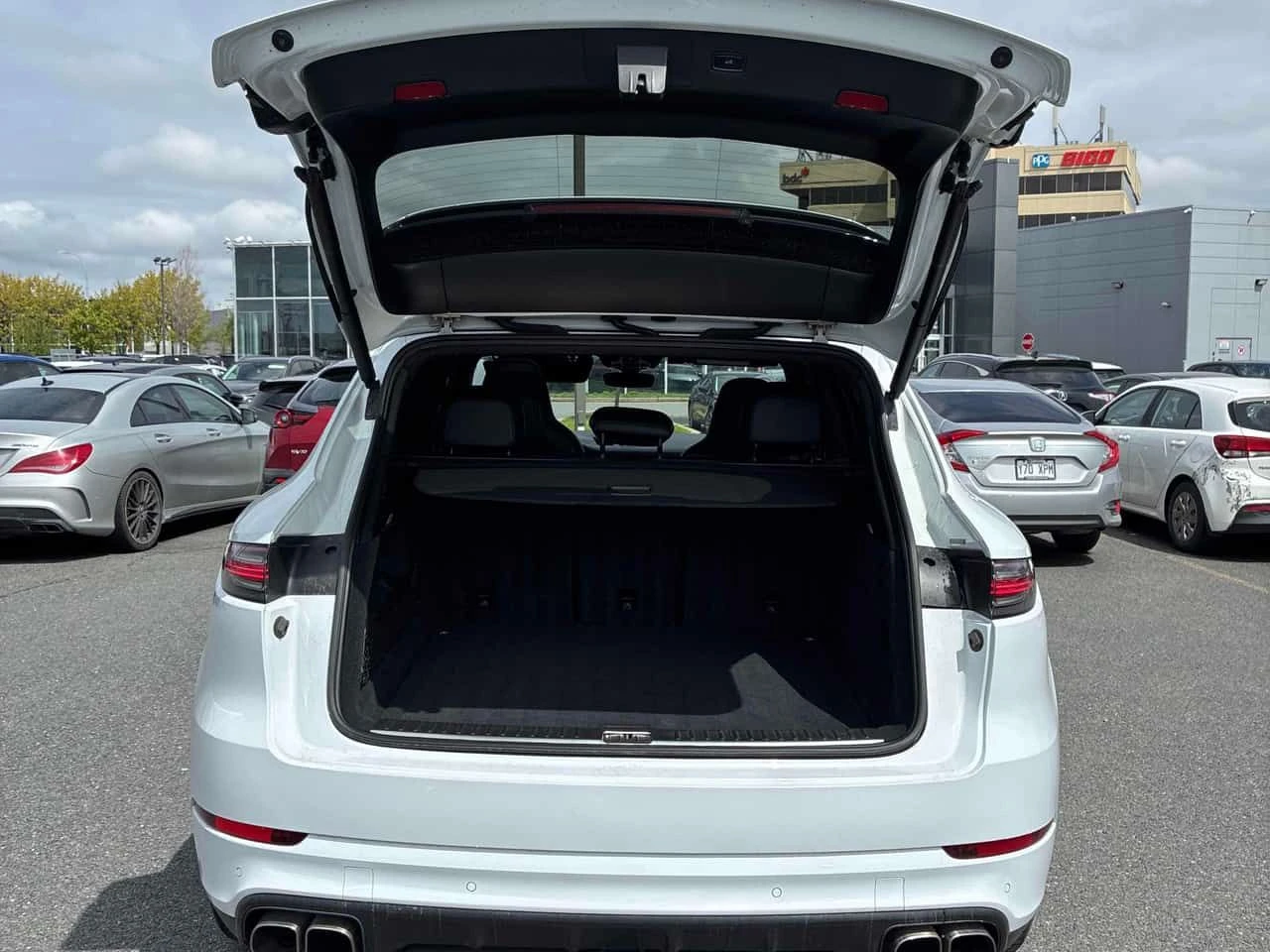 Porsche Cayenne * Turbo * ГЛАВНО ПРЕДСТАВИТЕЛСТВО* , снимка 11 - Автомобили и джипове - 54616892