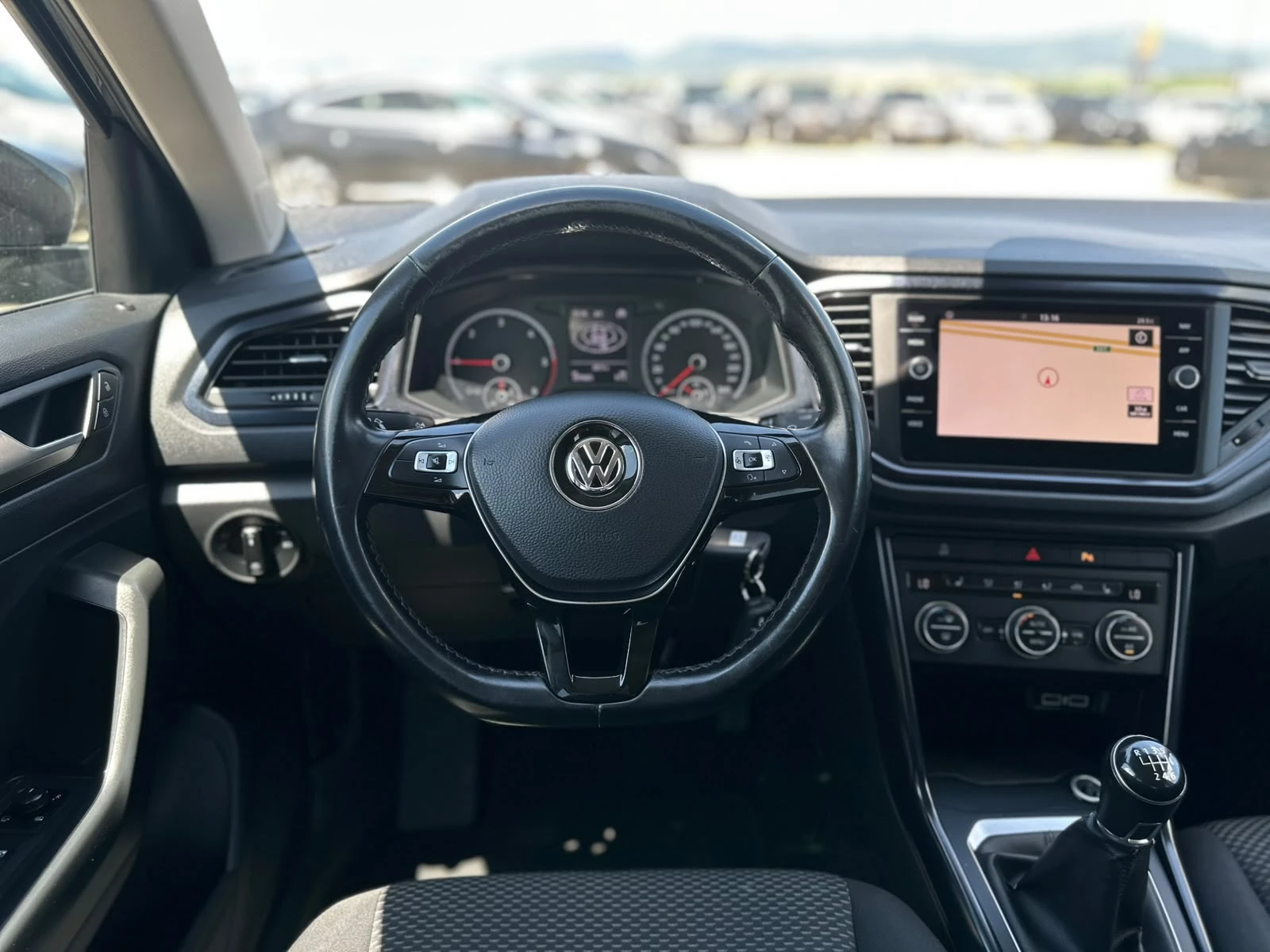 VW T-Roc / 1.6TDI / EURO 6 / NAVI / TOP /, снимка 13 - Автомобили и джипове - 55012057