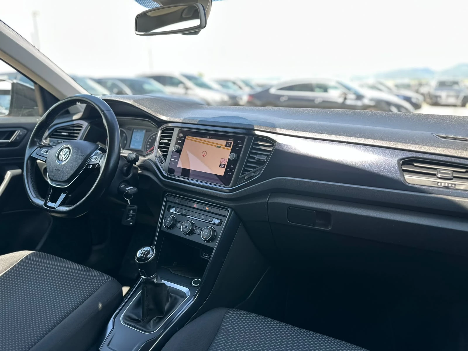 VW T-Roc / 1.6TDI / EURO 6 / NAVI / TOP /, снимка 10 - Автомобили и джипове - 55012057