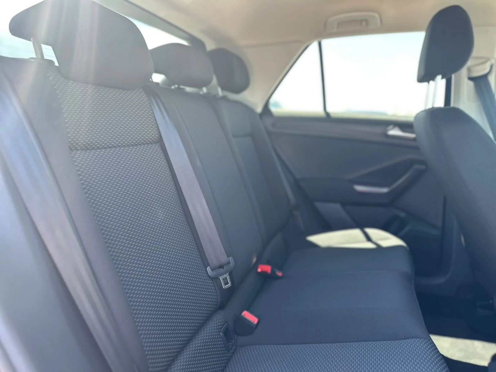 VW T-Roc / 1.6TDI / EURO 6 / NAVI / TOP /, снимка 11 - Автомобили и джипове - 55012057