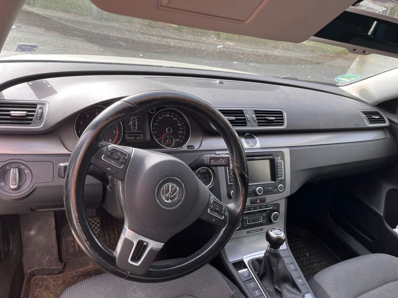 VW Passat, снимка 8 - Автомобили и джипове - 46144305
