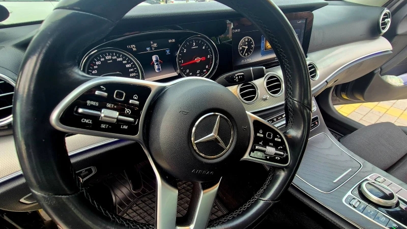Mercedes-Benz E 220, снимка 11 - Автомобили и джипове - 52863647