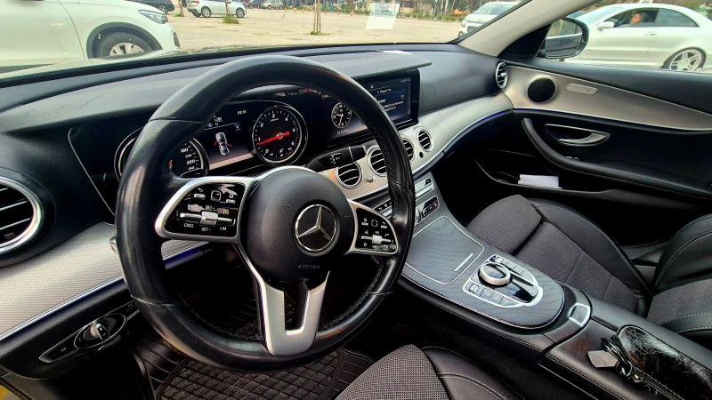 Mercedes-Benz E 220, снимка 7 - Автомобили и джипове - 52863647