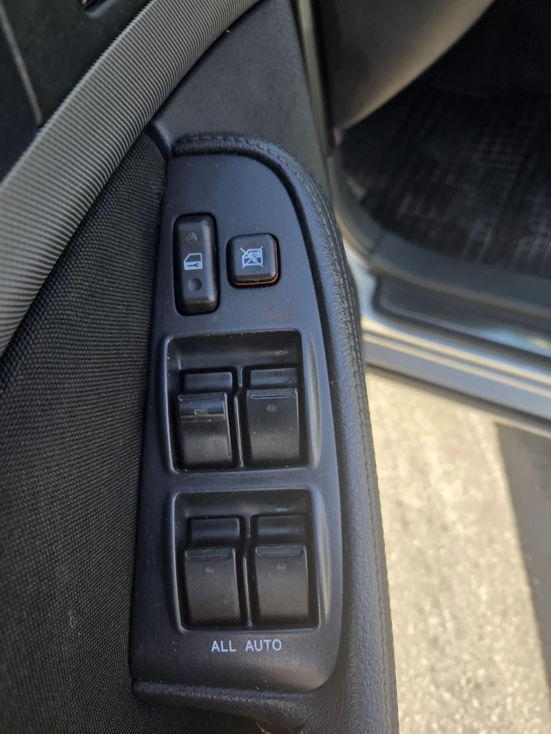 Toyota Avensis 1.8 АВТОМАТ!, снимка 15 - Автомобили и джипове - 53598527