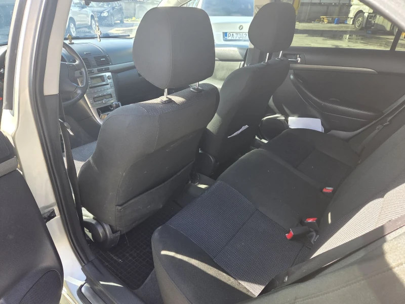 Toyota Avensis 1.8 АВТОМАТ!, снимка 10 - Автомобили и джипове - 53598527