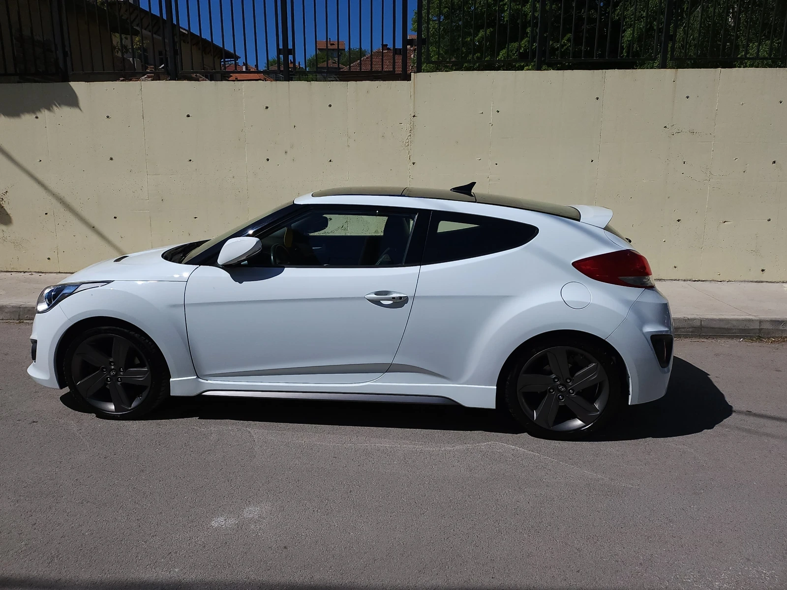 Hyundai Veloster  TURBO, NAVI, CAMERA, TOP EXCLUSIVE  - изображение 4